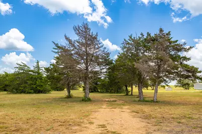 1021 E Old Hallettsville Road, Flatonia, TX 78941 - Photo 3