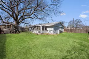 801 E Johnson St, Burnet, TX 78611 - Photo 27