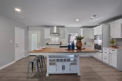 801 E Johnson Street, Burnet, TX 78611 - Photo 1