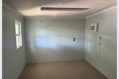 801 E Johnson Street, Burnet, TX 78611 - Photo 31