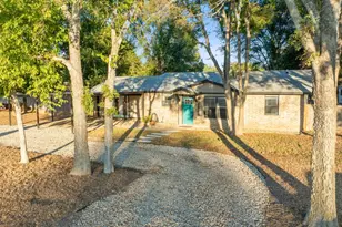 1255 Lovers Ln, Bastrop, TX 78602 - Photo 9