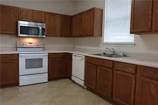 1004 W South St, Leander, TX 78641 - Photo 3