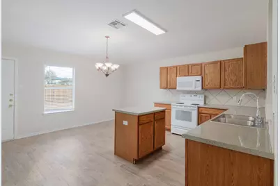 1014 W South Street, Leander, TX 78641 - Photo 9