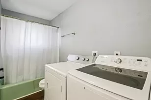 755 E Bellville St, Giddings, TX 78942 - Photo 21