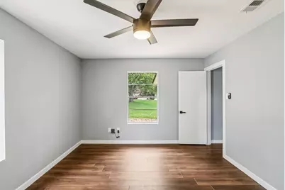 755 E Bellville Street, Giddings, TX 78942 - Photo 19