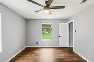 755 E Bellville St, Giddings, TX 78942 - Photo 19