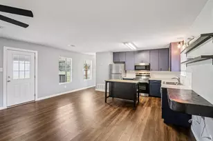 755 E Bellville St, Giddings, TX 78942 - Photo 13