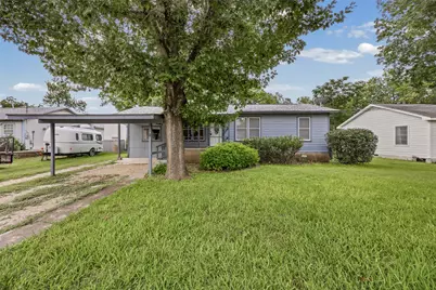 914 Plum Street, Lockhart, TX 78644 - Photo 1