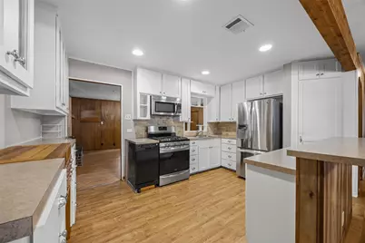 914 Plum Street, Lockhart, TX 78644 - Photo 5