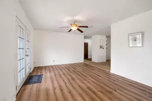 504 Marburger St, Smithville, TX 78957 - Photo 7