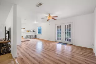 504 Marburger St, Smithville, TX 78957 - Photo 5