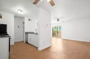 300 E Croslin St, Austin, TX 78752 - Photo 9