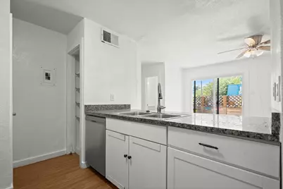 300 E Croslin Street #106, Austin, TX 78752 - Photo 11