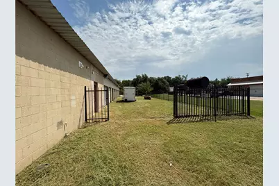 117 S Main Street, Elgin, TX 78621 - Photo 25