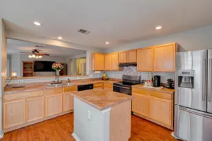 4302 King's Canyon Dr, Taylor, TX 76574 - Photo 9