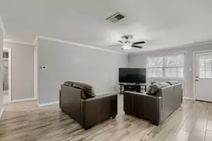 4801 Saguaro Rd, Austin, TX 78744 - Photo 3