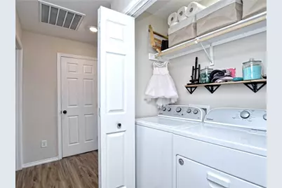 504 W 2nd Street, Elgin, TX 78621 - Photo 21