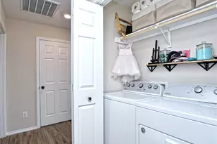 504 W 2nd St, Elgin, TX 78621 - Photo 21