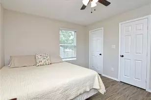 504 W 2nd St, Elgin, TX 78621 - Photo 7