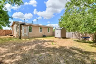 504 W 2nd St, Elgin, TX 78621 - Photo 9