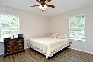 504 W 2nd St, Elgin, TX 78621 - Photo 5