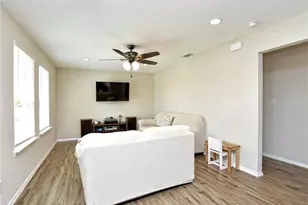 504 W 2nd St, Elgin, TX 78621 - Photo 13