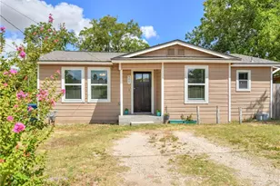 504 W 2nd St, Elgin, TX 78621 - Photo 1