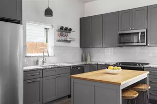 1120 Omega Ave, Austin, TX 78721 - Photo 3