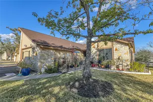 33 Oaks Pl, Lago Vista, TX 78645 - Photo 1