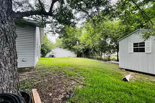 208 E 20th St, Cameron, TX 76520 - Photo 19