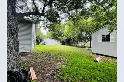 208 E 20th Street, Cameron, TX 76520 - Photo 19