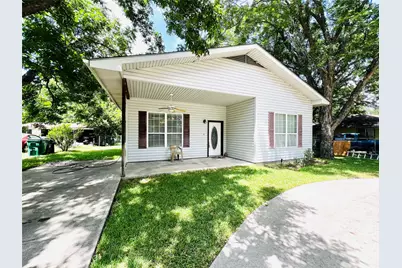 208 E 20th Street, Cameron, TX 76520 - Photo 3