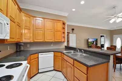 208 E 20th Street, Cameron, TX 76520 - Photo 5