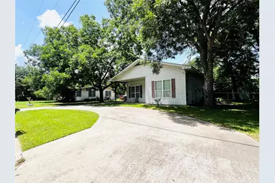 208 E 20th Street, Cameron, TX 76520 - Photo 17
