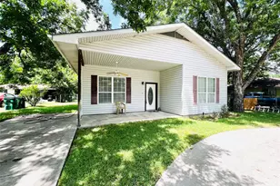 208 E 20th St, Cameron, TX 76520 - Photo 3