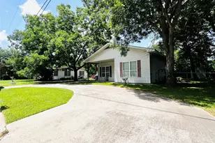 208 E 20th St, Cameron, TX 76520 - Photo 17