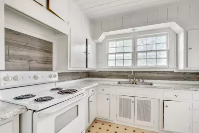 1403 Burns Boulevard, Taylor, TX 76574 - Photo 9