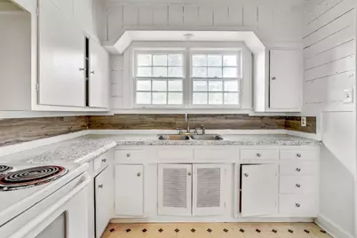 1403 Burns Boulevard, Taylor, TX 76574 - Photo 7