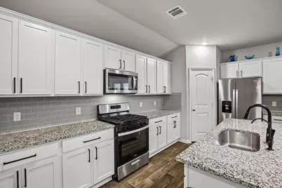 565 Apache Plum Drive, Kyle, TX 78640 - Photo 7