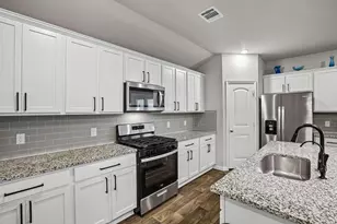 565 Apache Plum Dr, Kyle, TX 78640 - Photo 7
