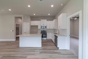 857 Cypress Ln, Horseshoe Bay, TX 78657 - Photo 3
