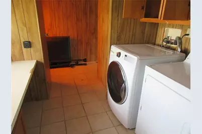 808 E 7th Street, Nixon, TX 78140 - Photo 5