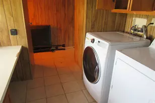 808 E 7th St, Nixon, TX 78140 - Photo 5