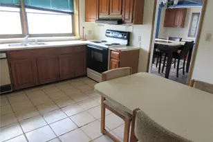 808 E 7th St, Nixon, TX 78140 - Photo 3