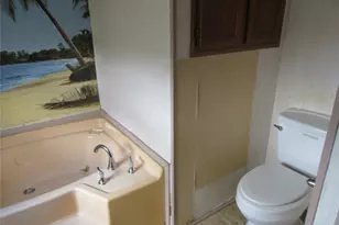 808 E 7th St, Nixon, TX 78140 - Photo 11