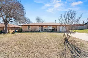 1611 Brazos Ave, Rockdale, TX 76567 - Photo 1