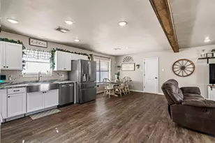 1611 Brazos Ave, Rockdale, TX 76567 - Photo 9