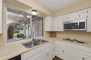 12901 Sherbourne St, Austin, TX 78729 - Photo 13