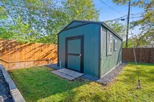 8801 Redfield Ln, Austin, TX 78758 - Photo 29