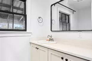 517 N Ave F, Elgin, TX 78621 - Photo 15